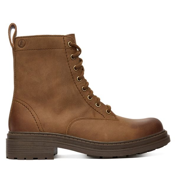 Trzewiki Clarks. Brązowe botki Clarks, bez wzorów, bez obcasa, na płaskiej podeszwie, bez zapięcia. Za 609.99 zł.
