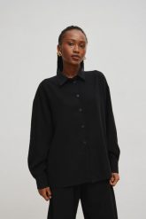 Luźna koszula z wiskozy w kolorze TOTALLY BLACK - OBSESSION-S/M. Czarne koszule Marsala, m, bez wzorów, z jeansu, biznesowe, bez kołnierzyka, bez ramiączek. W wyprzedaży za 143.97 zł.
