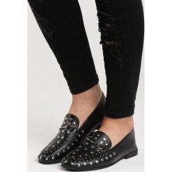 Czarne Mokasyny Latest Top. Czarne mokasyny Born2be, bez wzorów, ze skóry, bez obcasa. Za 29.99 zł.