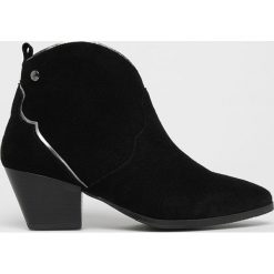 S. Oliver - Botki. Czarne botki S.Oliver, bez wzorów, z materiału, bez obcasa, bez zapięcia. Za 299.90 zł.