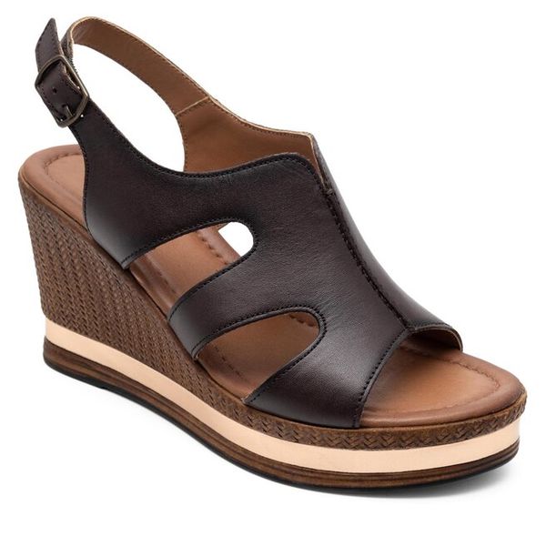 Sandały Lasocki. Brązowe sandały Lasocki, bez wzorów, bez obcasa, na koturnie, bez zapięcia. Za 189.99 zł.