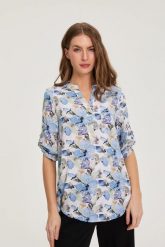 Koszula z wiskozy w kwiaty niebieska. Niebieskie koszule MOODO, bez wzorów, z wiskozy, bez kołnierzyka, bez ramiączek. Za 99.99 zł.