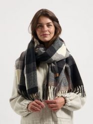 TRAVELIN' Szal w kolorze beżowo-czarnym rozmiar: onesize. Brązowe szaliki Travelin', bez wzorów, z materiału. Za 152.99 zł.