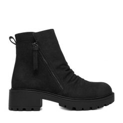 Botki Clara Barson. Czarne botki Clara Barson, bez wzorów, bez obcasa, na płaskiej podeszwie, bez zapięcia. Za 169.99 zł.