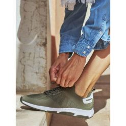 Buty z recyklingu dla kobiet TBS Confort. Brązowe obuwie sportowe Tbs, bez zapięcia. Za 447.50 zł.