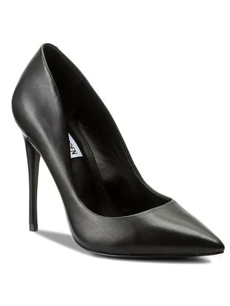 Steve Madden Szpilki Daisie Pump 91000743-10001-01001 Czarny. Czarne szpilki Steve Madden, bez wzorów, ze skóry, bez obcasa, na szpilce, bez zapięcia. Za 429.00 zł.