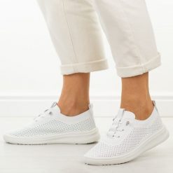 Białe ażurowe półbuty damskie Potocki 16366. Białe obuwie sportowe POTOCKI, na lato, z dresówki, bez zapięcia. W wyprzedaży za 113.52 zł.