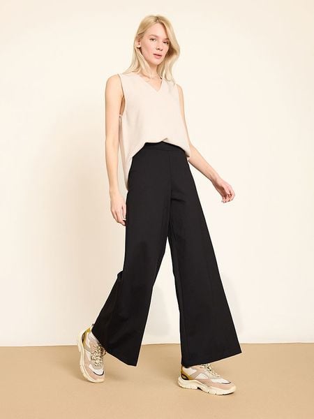 BGN Spodnie w kolorze czarnym rozmiar: 38. Czarne spodnie materiałowe BGN, na imprezę, bez wzorów, z materiału, z podwyższonym stanem. Za 173.99 zł.