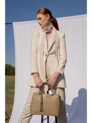 Christian Laurier Skórzana torebka "Armel" w kolorze beżowym - 30 x 23 x 10 cm rozmiar: onesize. Brązowe torby na ramię Christian Laurier, bez wzorów, z materiału, przez ramię, bez dodatków. Za 260.99 zł.