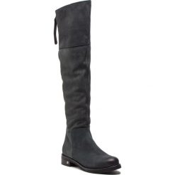 Muszkieterki NESSI - 18409 Szary 92. Szare kozaki Nessi, z nubiku, przed kolano, bez obcasa, na obcasie, bez zapięcia. W wyprzedaży za 369.00 zł.