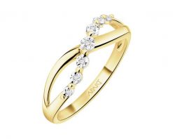 Pierścionek z żółtego złota z diamentami - 0,02 ct - próba 375. Żółte pierścionki Apart, z diamentem, złote. Za 1,459.00 zł.