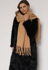 Jasnobrązowy Szalik z Frędzlami Owedarria. Szaliki Born2be, bez wzorów, z dresówki, eleganckie. Za 39.99 zł.