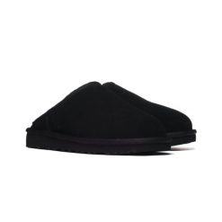 Damskie kapcie Ugg M CLASSIC SLIP-ON 1129290-BLK. Czarne obuwie domowe UGG, bez wzorów, z materiału, z okrągłym noskiem, bez zapięcia. Za 375.02 zł.