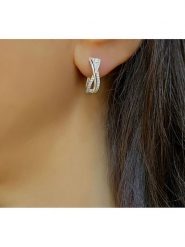 Les Petites Précieuses Srebrne kolczyki-kreole z cyrkoniami rozmiar: onesize. Szare kolczyki Les Petites Précieuses, z cyrkonią, srebrne. Za 100.75 zł.