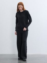 BGN Spodnie w kolorze czarnym rozmiar: 38. Czarne spodnie materiałowe BGN, bez wzorów, z materiału. Za 143.99 zł.