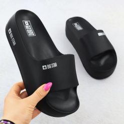 Klapki damskie na platformie plażowe basenowe czarne Big Star SS274721. Czarne klapki Big Star, bez wzorów, z materiału, bez obcasa, na platformie. Za 99.99 zł.