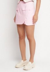 Różowe Spódnico-Szorty z Wysokim Stanem i Imitacją Kieszeni w Stylu Utility Olirilis. Czerwone szorty Born2be, bez wzorów, z podwyższonym stanem. Za 129.99 zł.