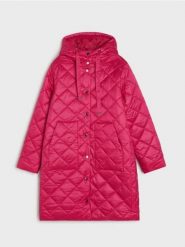Pikowany płaszcz z regulowanym kapturem - różowy. Czerwone płaszcze Sinsay, l, bez wzorów. Za 89.99 zł.