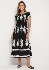 Czarna Sukienka o Kroju Hiszpanki Zdobiona Orientalnym Wzorem Aravine. Czarne sukienki Born2be, na co dzień, na lato, l, z aplikacjami, z jeansu, eleganckie, bez kołnierzyka, bez ramiączek, mini. Za 79.99 zł.