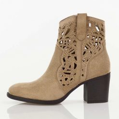 Beżowe botki damskie na słupku M.Daszyński Sa250-5. Brązowe botki M.Daszyński, na jesień, bez wzorów, z jeansu, z okrągłym noskiem, bez obcasa, na obcasie, bez zapięcia. Za 229.00 zł.