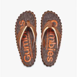 Japonki GUMBIES CAIRNS FLIP-FLOPS UNISEX. Brązowe klapki Gumbies, bez wzorów, bez obcasa. Za 114.99 zł.