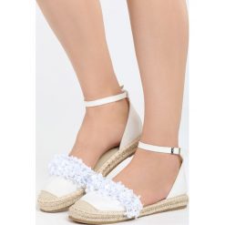 Białe Espadryle Mimi Pink. Białe espadryle Born2be, bez wzorów, bez obcasa, na płaskiej podeszwie, bez zapięcia. Za 39.99 zł.