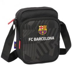 FC Barcelona saszetka na ramię czarna czarny. Czarne torby na ramię FC Barcelona, bez wzorów, na ramię, bez dodatków. Za 127.78 zł.