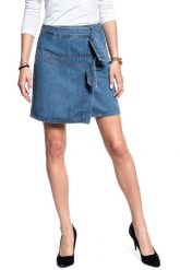 SPÓDNICA JEANSOWA MUSTANG Wrap Skirt 1007016 5000 680. Niebieskie spódnice Mustang, bez wzorów, z jeansu, trapezowe. W wyprzedaży za 69.99 zł.