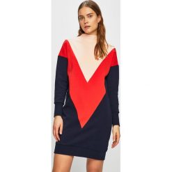 Scotch & Soda - Sukienka. Czerwone sukienki Scotch & Soda, na co dzień, l, bez wzorów, z bawełny, casualowe, bez kołnierzyka, bez ramiączek, mini, proste. W wyprzedaży za 259.90 zł.