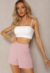 Różowe Prążkowane Szorty High Waist o Luźnym Fasonie Fleda. Czerwone szorty Renee, bez wzorów, prążkowane, z podwyższonym stanem. Za 34.99 zł.