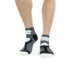 Skarpety LCF Outdoor Nepal. Białe skarpety LA CHAUSSETTE DE FRANCE, bez wzorów, z materiału. Za 139.50 zł.