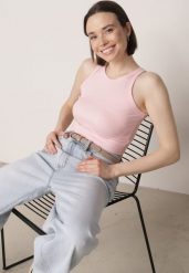 Różowy Top z Prążkowanego Materiału Zitessa. Czerwone topy Born2be, m, bez wzorów, z jeansu, bez kołnierzyka, bez ramiączek. Za 39.99 zł.