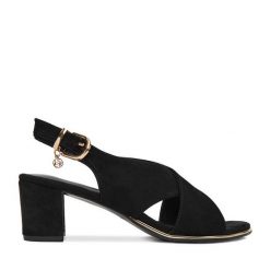 Sandały Lasocki. Czarne sandały Lasocki, bez wzorów, bez obcasa, na koturnie, bez zapięcia. Za 179.99 zł.
