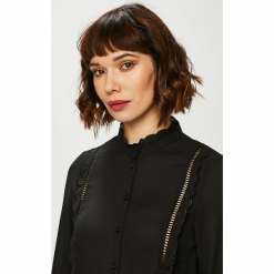 Vero Moda - Koszula. Białe koszule Vero Moda, l, bez wzorów, z poliesteru, bez kołnierzyka, bez ramiączek. W wyprzedaży za 79.90 zł.
