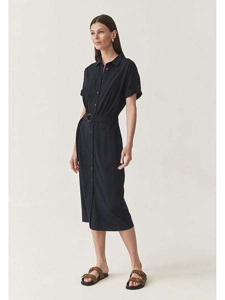 TATUUM Sukienka w kolorze granatowym rozmiar: M. Niebieskie sukienki Tatuum, m, bez wzorów, z tkaniny, bez kołnierzyka, bez ramiączek, midi. Za 239.95 zł.
