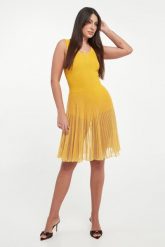 Sukienka z ażurowej dzianiny ELISABETTA FRANCHI. Sukienki Elisabetta Franchi, w ażurowe wzory, z dzianiny, bez kołnierzyka, bez ramiączek. Za 1,659.00 zł.