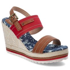Czerwone Sandały Moow Eleganckie Obuwie Damskie. Czerwone sandały Moow, bez wzorów, z gumy, eleganckie, bez obcasa, na koturnie, bez zapięcia. Za 134.99 zł.
