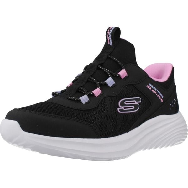 Buty SKECHERS BOUNDER PRO Czarny. Czarne trekkingi Skechers, z materiału, trekkingowe. Za 390.00 zł.