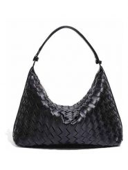 SUVRAI Torebka w kolorze czarnym - 24 x 18 x 10 cm rozmiar: onesize. Czarne torby na ramię SUVRAI, bez wzorów, z materiału, na ramię, bez dodatków. Za 108.99 zł.