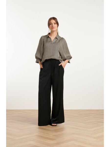 Smashed Lemon Bluzka w kolorze kremowo-czarnym rozmiar: XL. Brązowe bluzki Smashed Lemon, xl, bez wzorów, z wiskozy, bez kołnierzyka, bez ramiączek. Za 125.85 zł.
