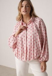 Różowa Bluza w Groszki z Wiskozą o Nietoperzowym Kroju z Kołnierzykiem Rayo. Czerwone bluzy Born2be, l, bez wzorów, z jeansu, bez kaptura. Za 189.99 zł.