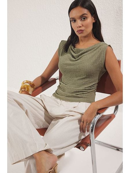 Trendyol Bluzka w kolorze khaki rozmiar: S. Brązowe bluzki Trendyol, s, bez wzorów, bez kołnierzyka, bez ramiączek. Za 55.95 zł.