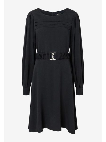 More & More Sukienka w kolorze czarnym rozmiar: 36. Czarne sukienki More & More, na co dzień, s, bez wzorów, z tkaniny, klasyczne, bez kołnierzyka, bez ramiączek, midi, proste. Za 126.45 zł.