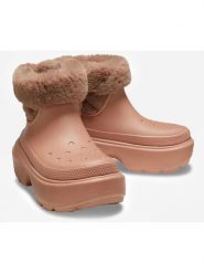 Crocs Botki zimowe "Stomp Lined" w kolorze jasnobrązowym rozmiar: 36/37. Brązowe botki Crocs, na zimę, bez wzorów, bez obcasa, bez zapięcia. Za 155.95 zł.