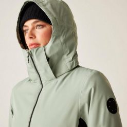 Kurtka narciarska damska z membraną Issy Dare 2b. Zielone kurtki narciarskie Dare 2b, bez wzorów, z tkaniny, bez kaptura, narciarskie. Za 1,149.99 zł.