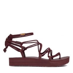 Sandały Teva. Czerwone sandały Teva, bez wzorów, bez obcasa, na płaskiej podeszwie, bez zapięcia. Za 299.99 zł.