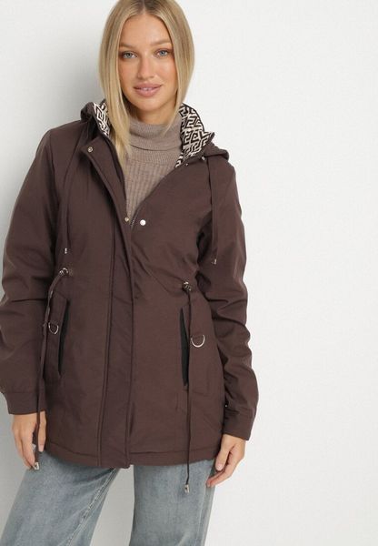 Brązowa Kurtka Parka z Kapturem z Ozdobną Wyściółką Tiolara. Brązowe kurtki sportowe Born2be, l, z jeansu, sportowe, z kapturem. Za 179.99 zł.