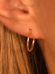 OR ÉCLAT Złote kolczyki-kreole "Nina" rozmiar: onesize. Żółte kolczyki OR ÉCLAT, złote. Za 391.99 zł.