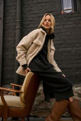 Sukienka bluza oversize. Czarne bluzy MOODO, xs, bez wzorów, z bawełny, bez kaptura. W wyprzedaży za 63.99 zł.
