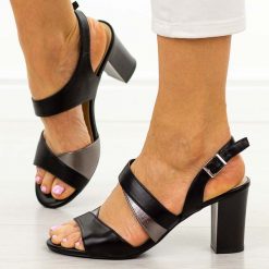 Czarne sandały damskie na słupku Sergio Leone sk866. Czarne sandały Sergio Leone, bez wzorów, ze skóry, eleganckie, bez obcasa, na słupku, bez zapięcia. Za 159.00 zł.
